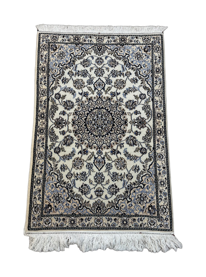 Produktfoto – Täbriz Perserteppich Creme/Blau mit Medaillon 130×77 cm